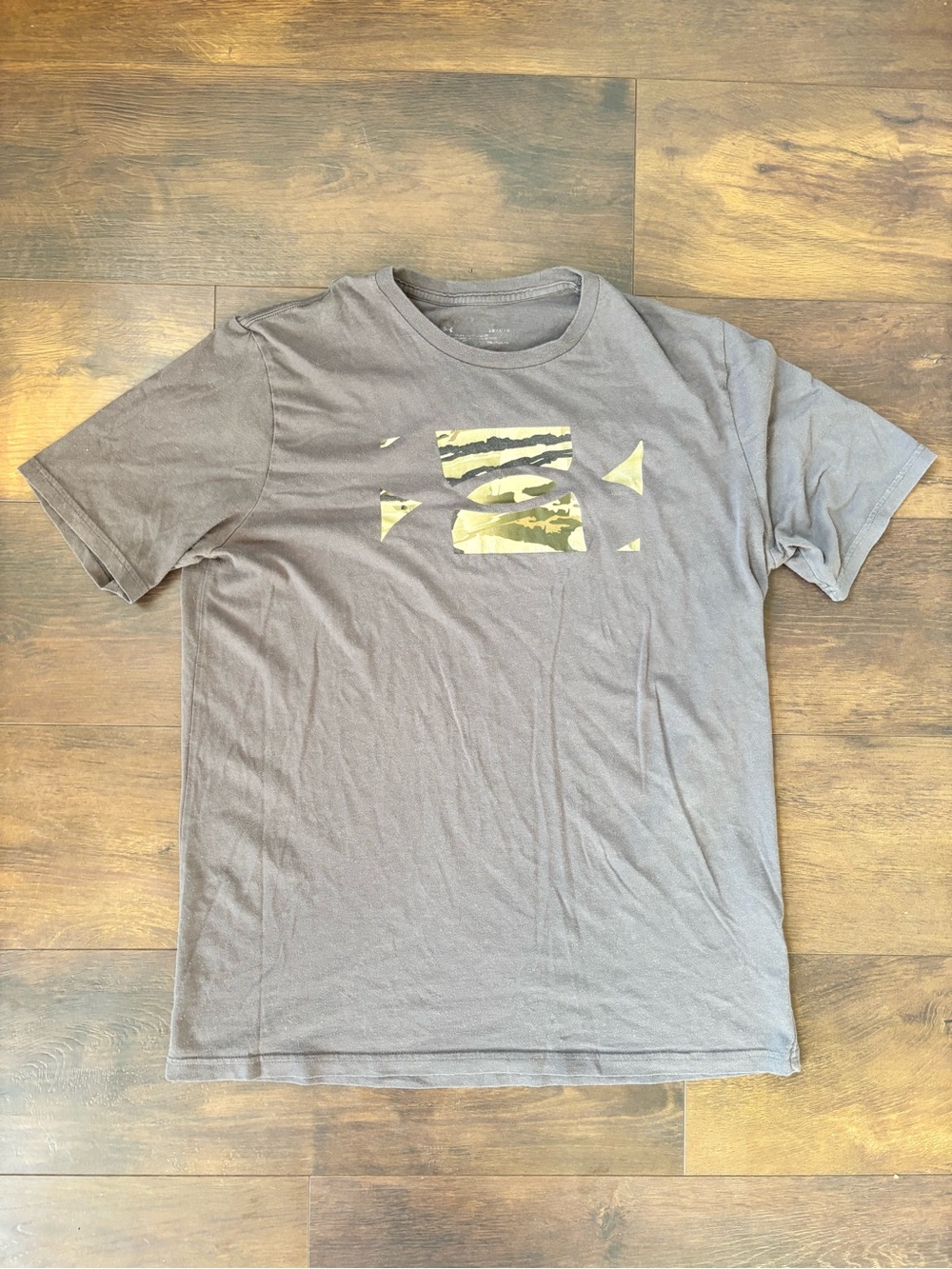 Under Armour Men’s Large Gray Camo Logo T-Shirt